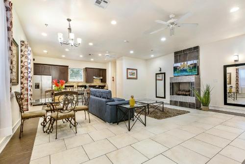 Gorgeous 3BR Condo steps from St Charles Ave - image 5