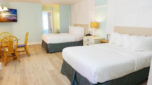 Deluxe Studio Suite room in Lighthouse Resort: Inn & Suites
