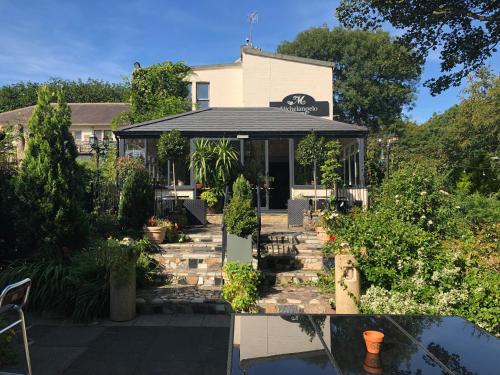 Michelangelos - Rooms, Restaurant & Bar in ไรตัน