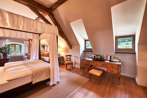 room detail thumbnail 0