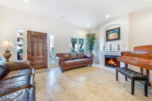 249 - 3 Story Dream Home in Huntington Beach, USA