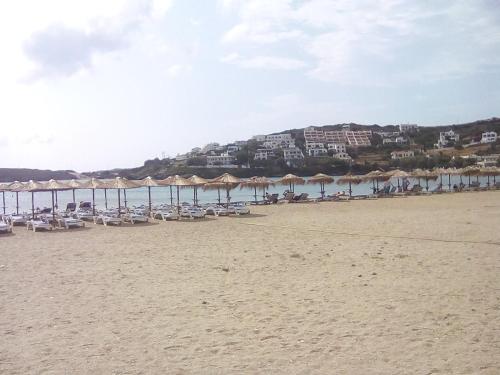  O xsenonas tis Elenis in Batsi