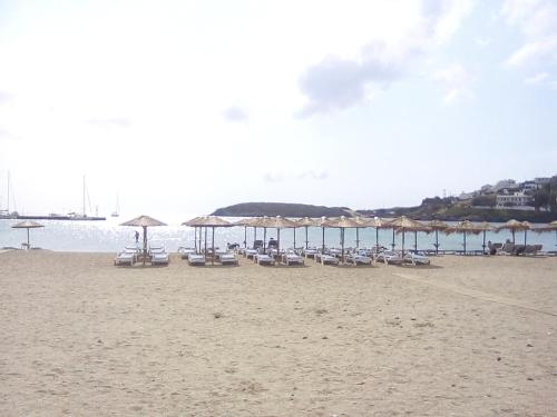  O xsenonas tis Elenis in Batsi