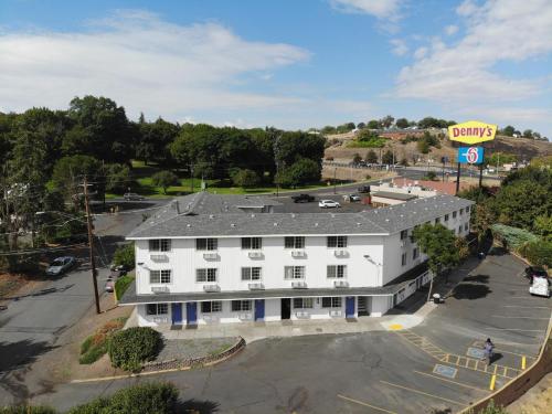 Exterior view of Motel 6 Pendleton, OR - West