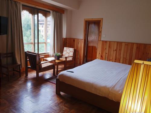 Khamsum Inn - Tap to explore photos
