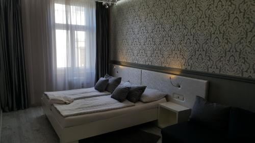  Designholz Boutique Panzió, Unterkunft in Győr