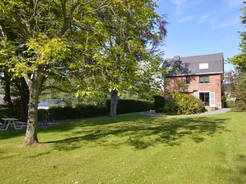  Stunning Holiday Home in Theux Ardennes with Private Garden, Unterkunft in Jehanster