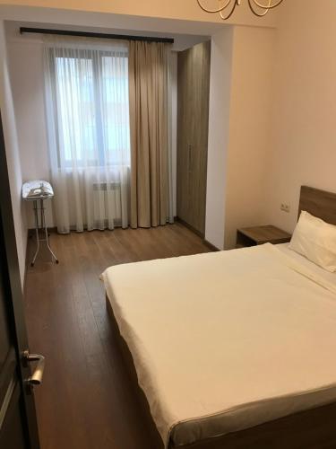 Buzand Apartment - image 2
