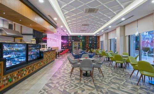 Novum Garden Side Hotel - image 7