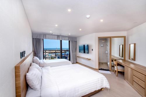 Bk Hotel Jeju Room Type - Deluxe Double or Twin Room with Ocean View Bk Hotel Jeju Room Type - Deluxe Double or Twin Room with Ocean View