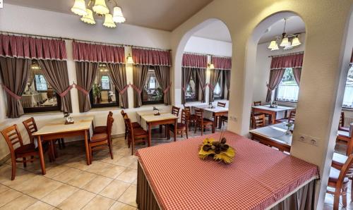 مطعم, Hotel Tripic, restaurant and pizzeria in بوينجسكا بيستراسا