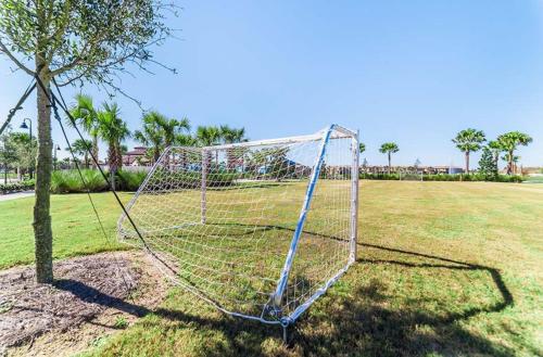 Exquisitely Prestige Large Home with Private Pool - image 3