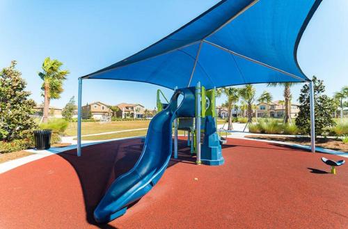 Orlando Estate Retreat Pool Fun & Theme Park Access - image 5