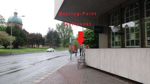 Guestroom with wide view and pool near city side, 2nd guest with extra bed possible, Frankfurt/Main (photo 7)