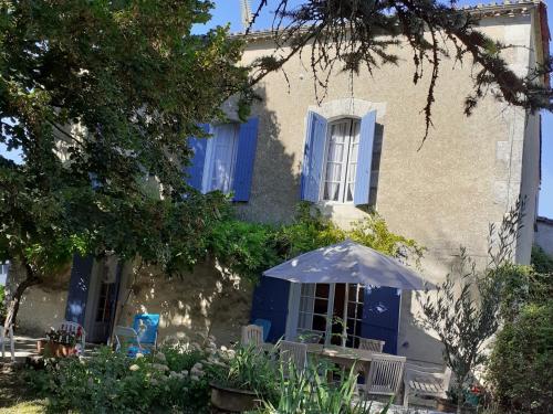 la maison familiale gîte à louer Les Roux
