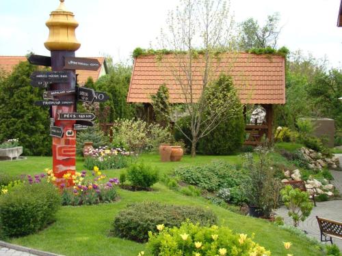 ทัศนียภาพ, Publo Etterem es Panzio in เซเกสเฟแฮร์วาร์