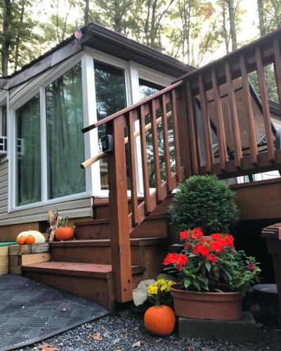 Pocono cabin with private pool at Shawnee Mtn