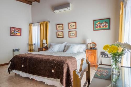 Deluxe Room image 9