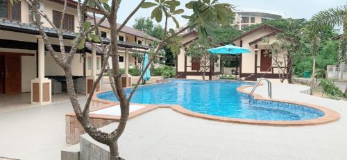 SUNRAY Guesthouse สุนันท์บ้านพักริมคลอง in Uthai Thani