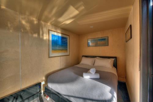 Containment Accommodation, Coles Bay (photo 2)