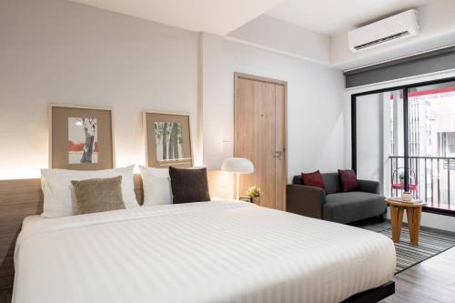Standard King Room image 1