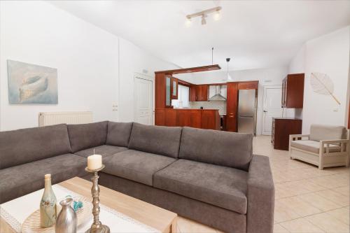  Charming and Comfy House in Agia Marina