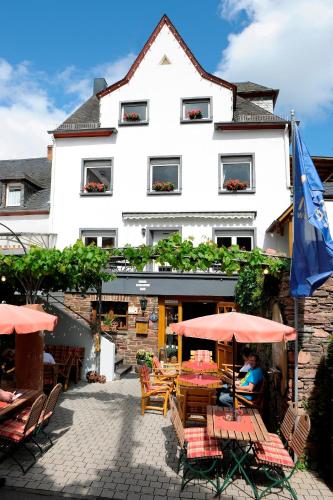 Wein- und Gästehaus M. Bai - Mesenich