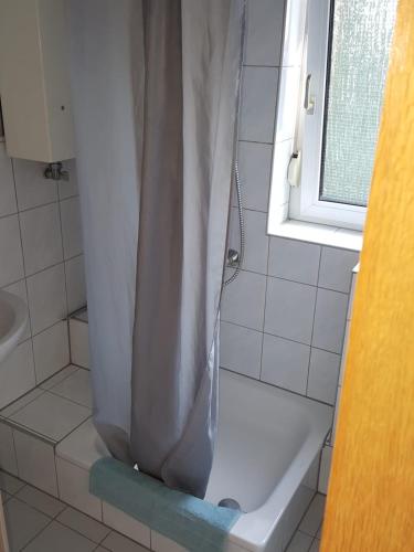 ห้องน้ำ, Ferienwohnung in ฟลอร์ไชม์ อัม ไมน์