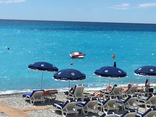 Logement climatise a cote de Negresco et bord de mer