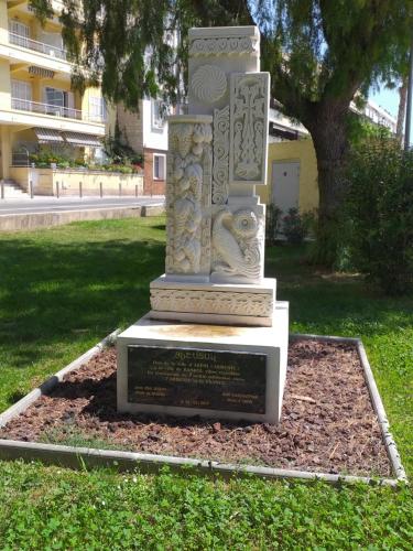 Joli studio res au calme en rez de jardin à Bandol.