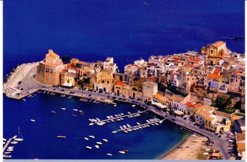 Helios Villa on the Sea - image 11