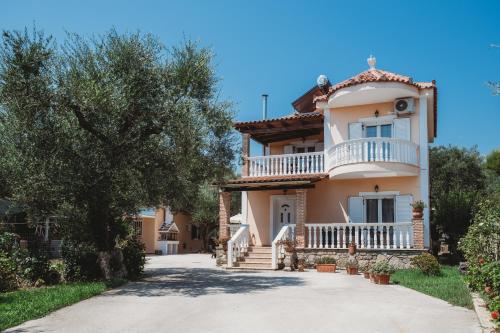 Villa Rosa 3 Bedroom with Sea View - Accommodation - Tragaki