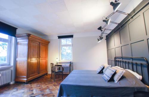 Alte Schule Gästehaus - The principal's rooms Appartment in Bitburg, Deutschland