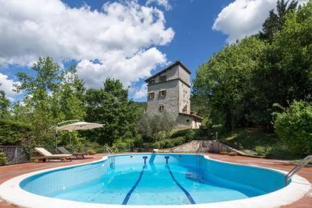 ADAGIO UMBRO - CASALE CON PISCINA E CAMPO DA TENNIS