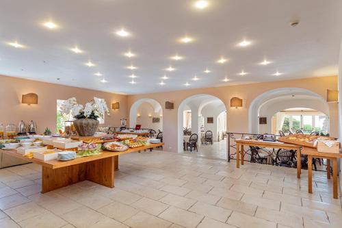 Hotel Cala Lunga - image 10