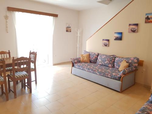 Glyfada Maisonette 60