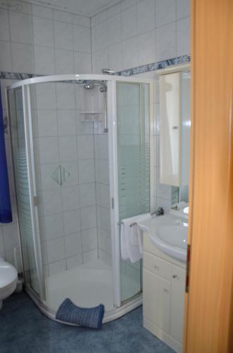 3 twin beds