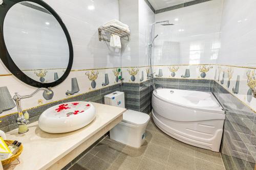 Bathroom, An loc hotel in Dien Bien Phu
