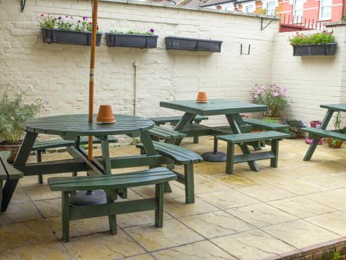 Balcony/terrace, Beaconsfield Hotel in Greater London North