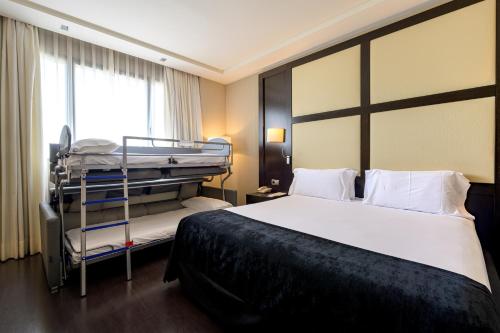 Hotel Maydrit Airport - image 12