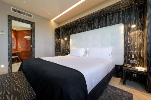 Hotel Maydrit Airport