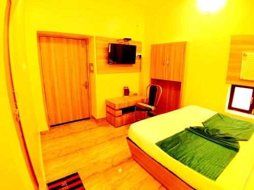 City Hotel - image 2