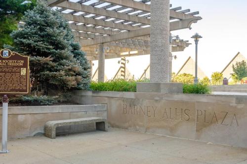 Frontdesk The Grand Apts Downtown Kansas City - image 10