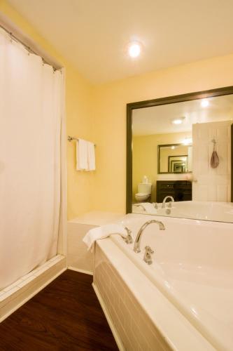 220352184 Kedron Valley Inn