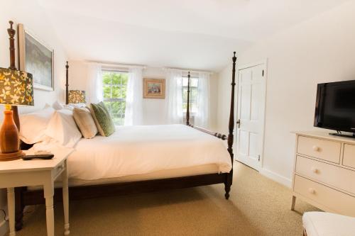 220353477 Kedron Valley Inn