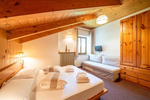 3 twin beds