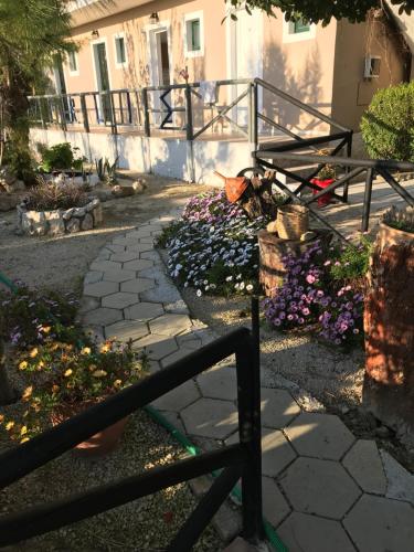 MERLIS Studios – Kalamaki, SC