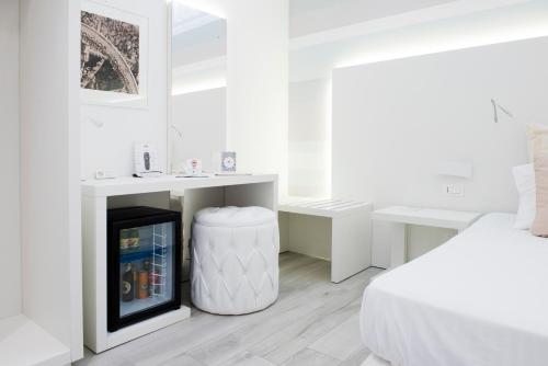 Economy Double Room without Window image 3