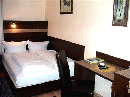 Hotel Elbe Street 34, Frankfurt/Main (photo 8)