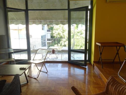  Superb location Athenian apartment in Athen